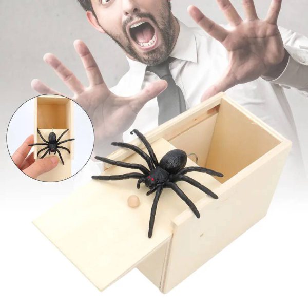 یک تصویر در حالت باز شده ابزار شوخی مدل جعبه عنکبوت و ترساندن یکی ویزلی لند